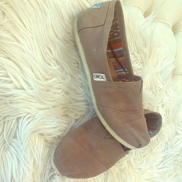 Toms - Picture 1 of 3